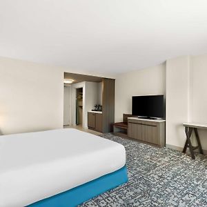 King Room Tub Mobility Hearing Access